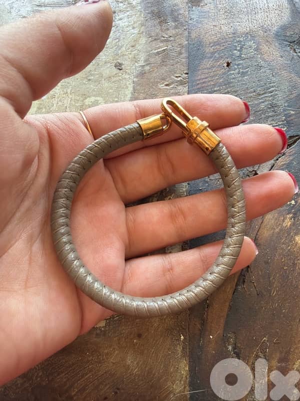Authentic ZEADES Grey Leather Bracelet with Gold Clasp 0