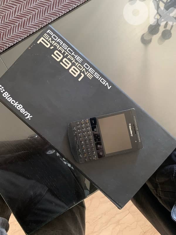 Blackberry Porsche Design P9981 2