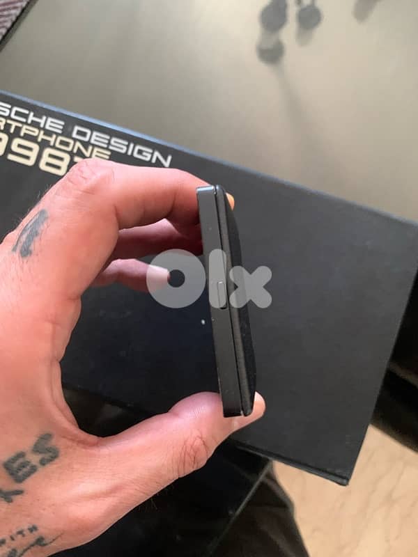 Blackberry Porsche Design P9981 6