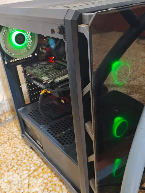 gaming case with screen 144hz 0