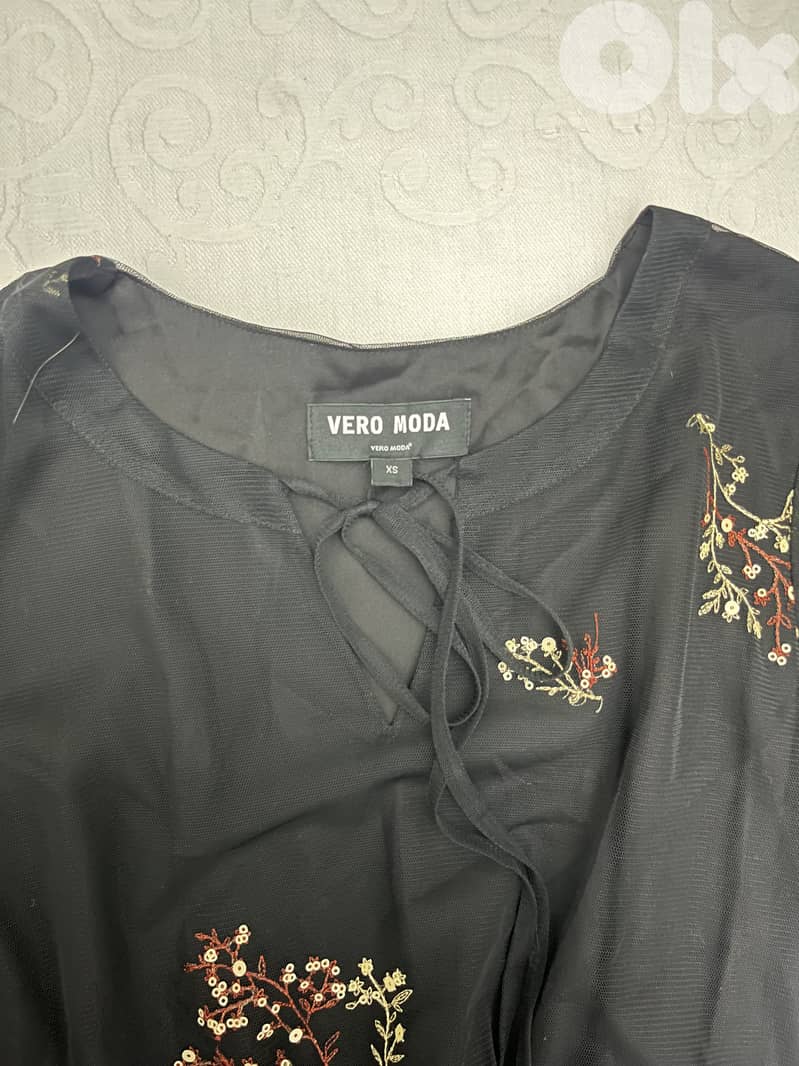 Vero Moda Black Embroidered tulle dress 2
