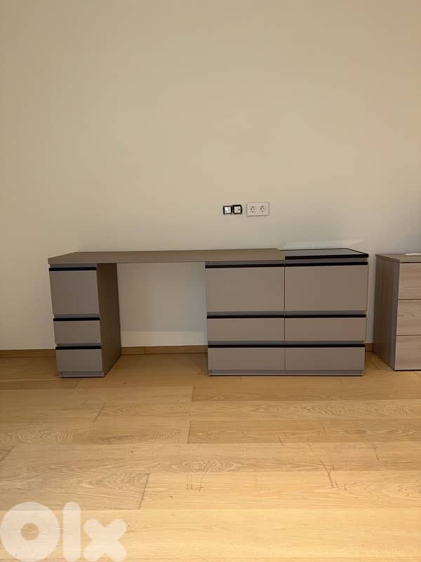 Comodina / dressing table 0