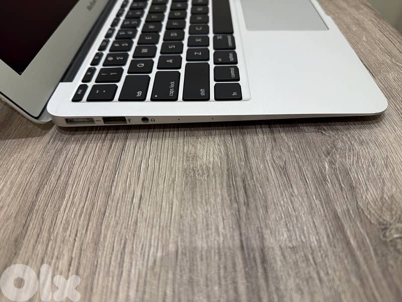Macbook Air 2014 11 Inch Core I5 128GB 4GB Ram With Charger 2
