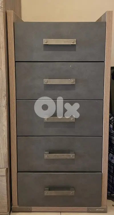 Closet خزانة وسط و صغيرة