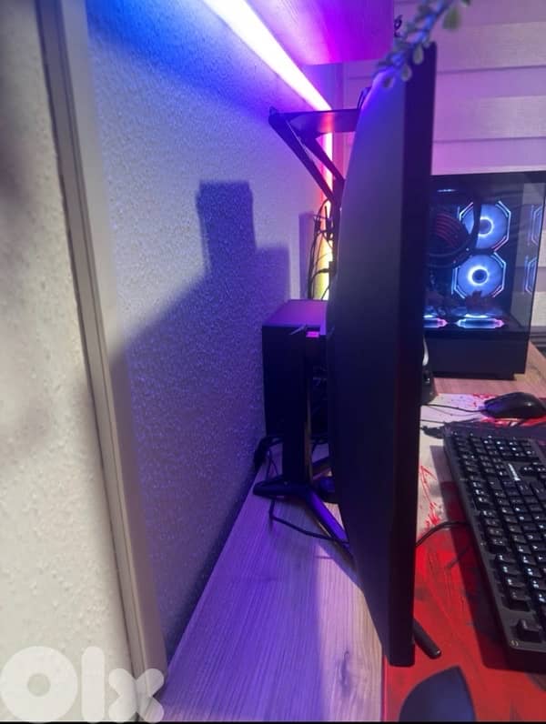 MSI G32C4X 32" Curved Gaming Monitor 1