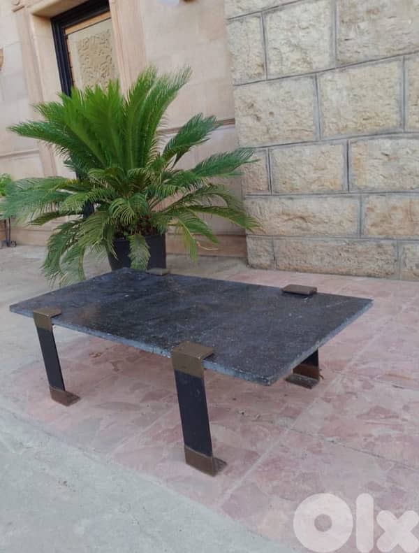 ltawli steel w brass . Wl top black marble 0