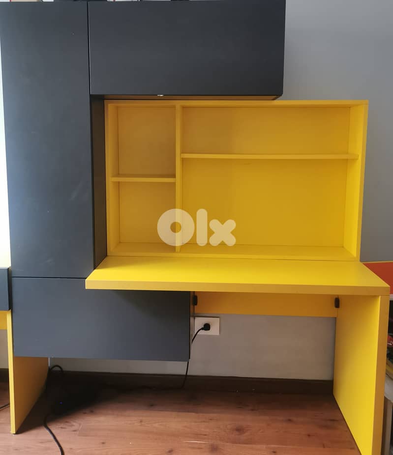 KIDS DESK AND BIBLIO 1
