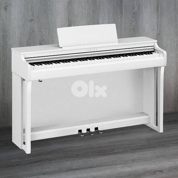 Yamaha Clavinova clp-825 digital (electric) piano.    CAll: 76360442 3
