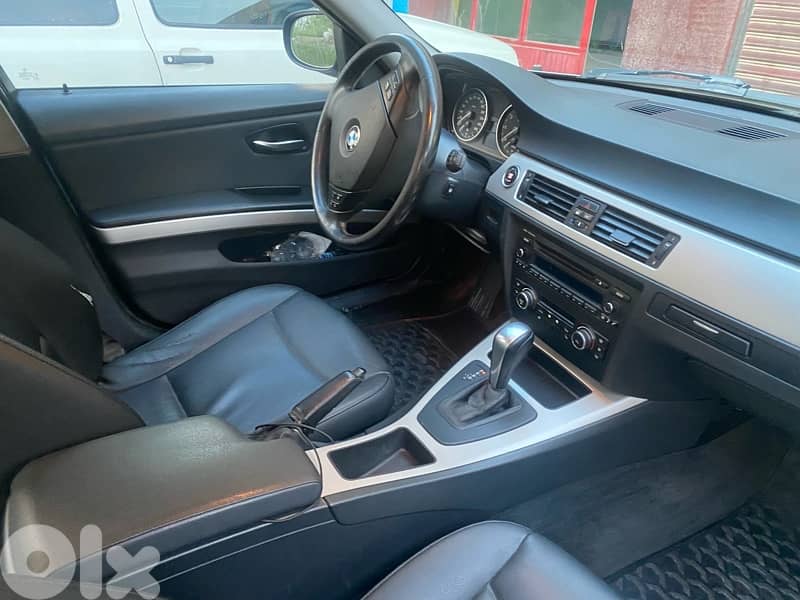 BMW 3-Series 2011 0
