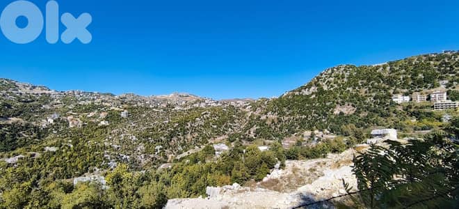 Land with a Villa for Sale in Faitroun