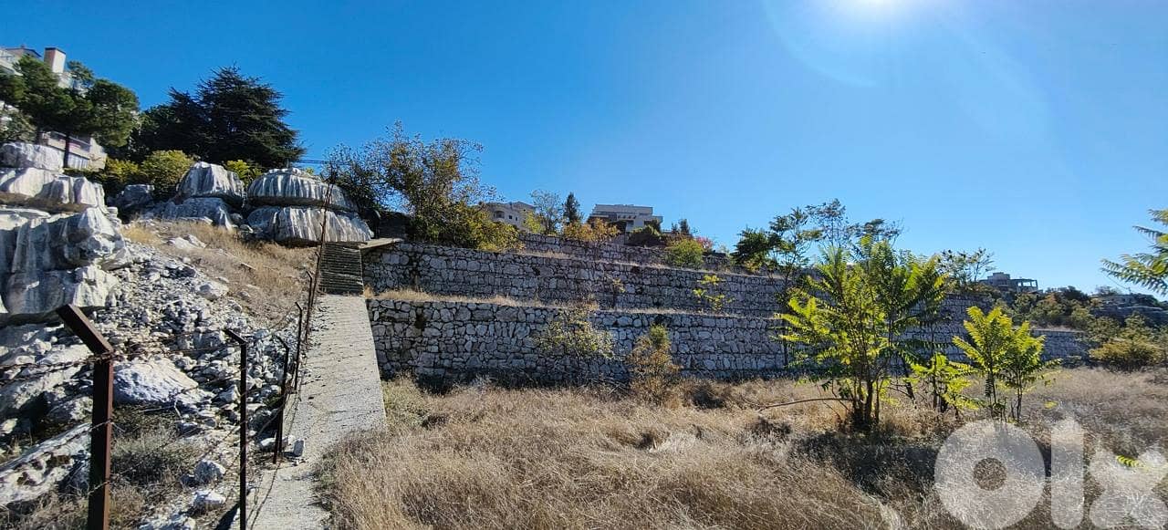 Land with a Villa for Sale in Faitroun 3
