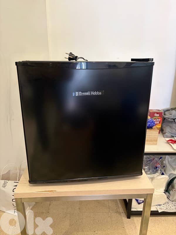 TABLE TOP MINI FRIDGE RUSSELS HOBBS43L 0