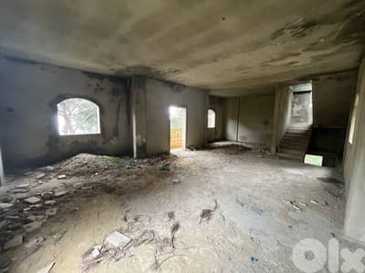 Prime Investment Opportunity: Building for Sale in Ain Saade