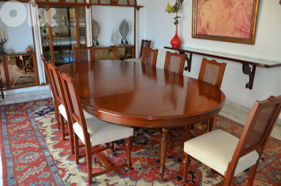 High-end wooden dining set in excellent condition ! 0