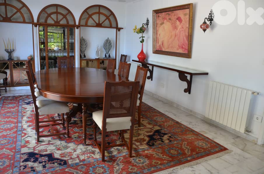 High-end wooden dining set in excellent condition ! 1