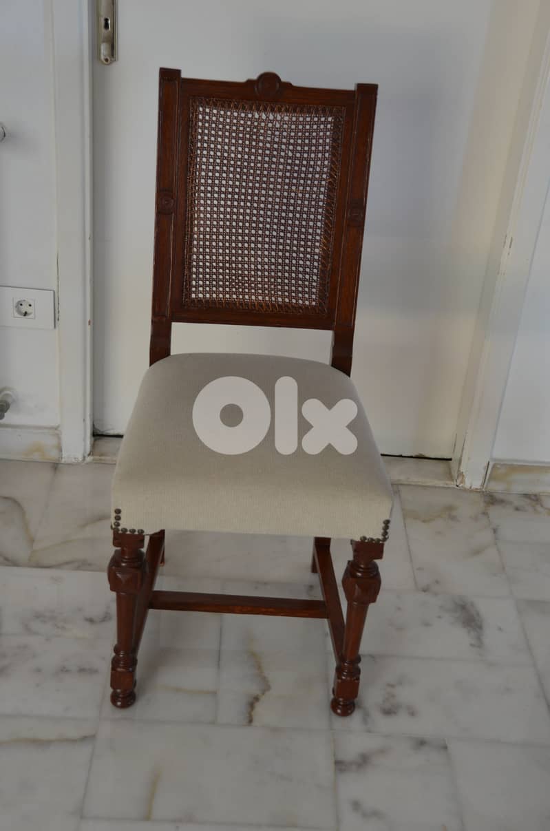 High-end wooden dining set in excellent condition ! 3
