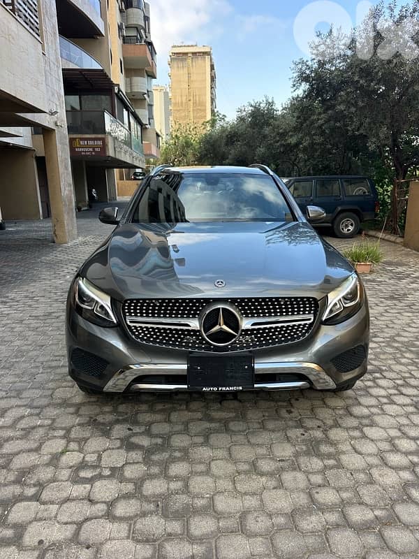Mercedes GLC 300 4matic 2018 gray on black (clean carfax) 0