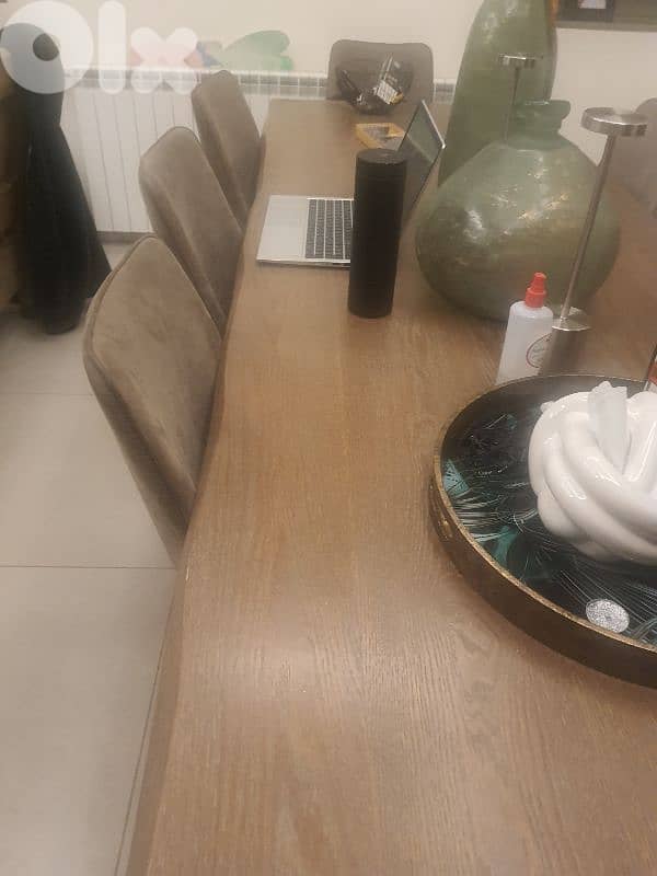 like new dining table with 8 chairs 0