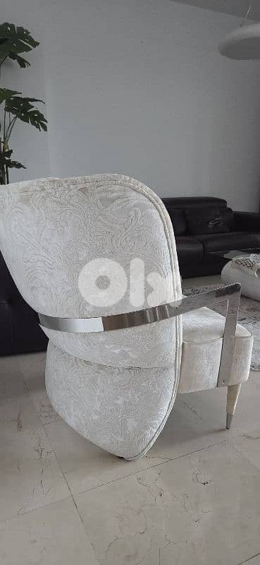 2 twins armchair 1