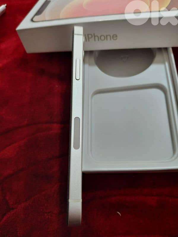 iPhone 12 4