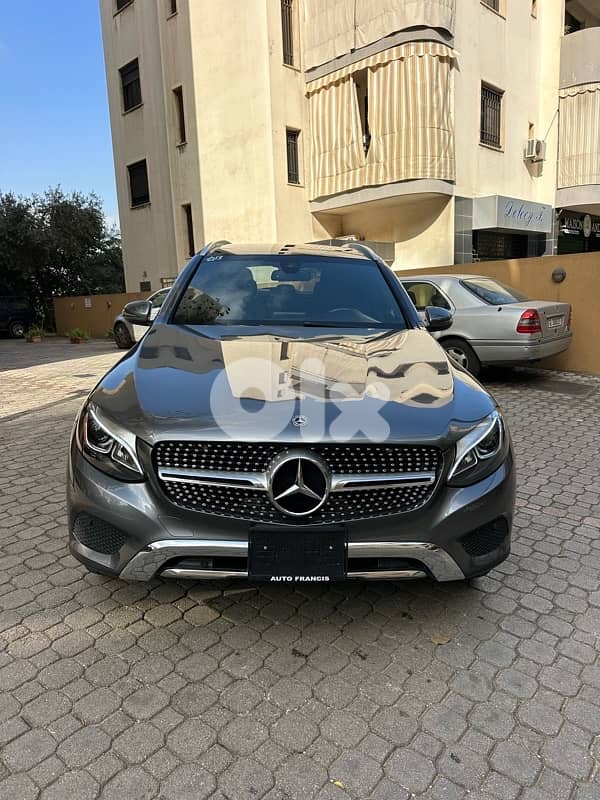 Mercedes GLC 300 4matic 2018 gray on black (clean carfax) 0