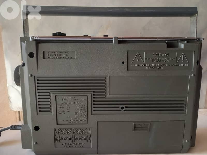 Vintage Toshiba radio cassette works AC or DC fully op 1