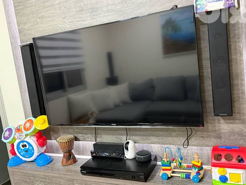 Surround audio speaker system 0