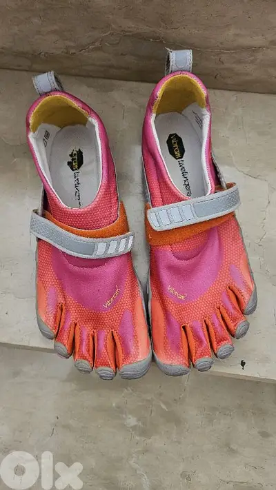 barefoot