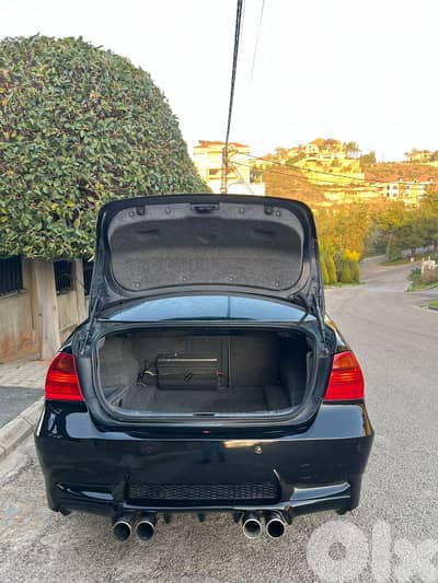 BMW E90 330i