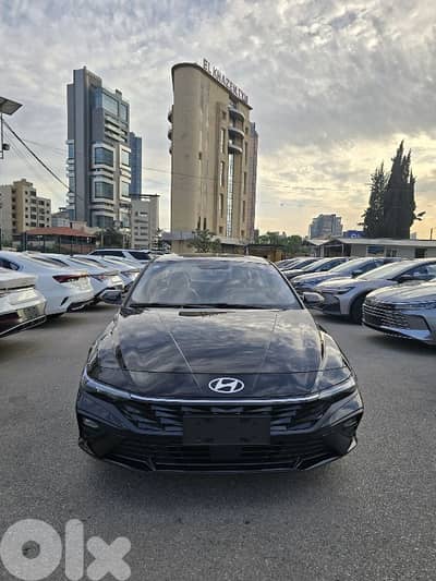 Hyundai Elantra 2025 Version 2026 GCC black on black with Warranty !!!
