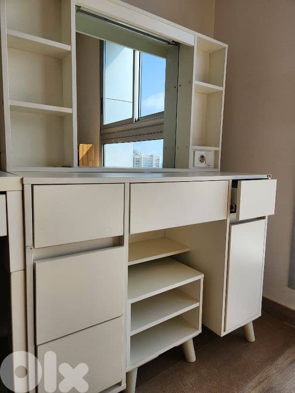 white dressing table 0