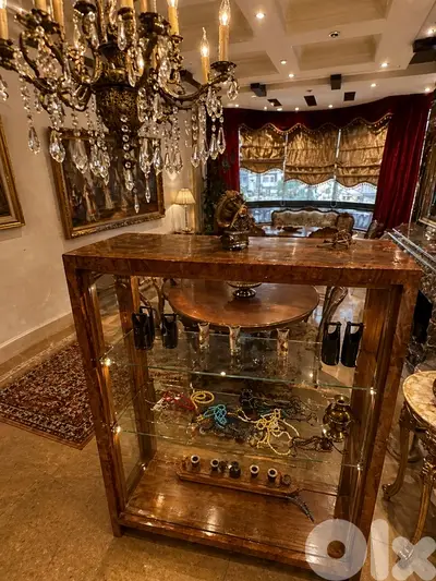 Czech Biedermeier Display Cabinet in Walnut and Spruce, 1830s Czech Biedermeier Display Cabinet in Walnut and Spruce, 1830s
