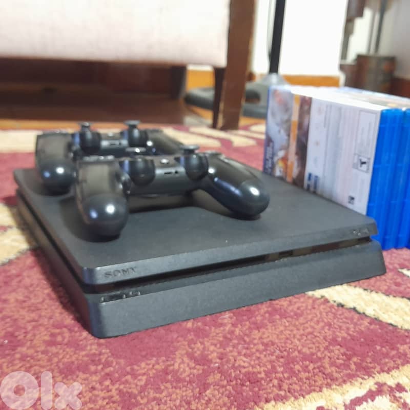 Ps4 slim 1TB & 9 cds 1 digital 3