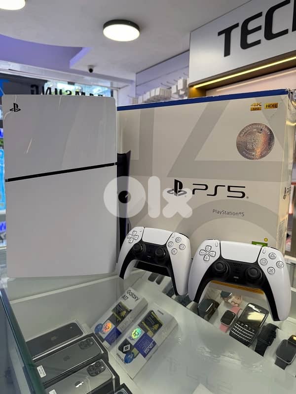 ps5 1tb with 2 controllers 0