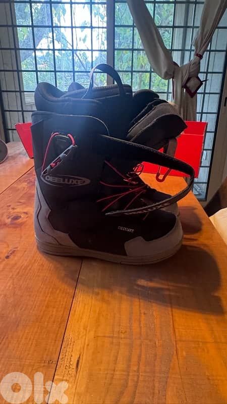 Snowboard Amplid 163cm Light Weight Technology + Snow boots Deeluxe 6