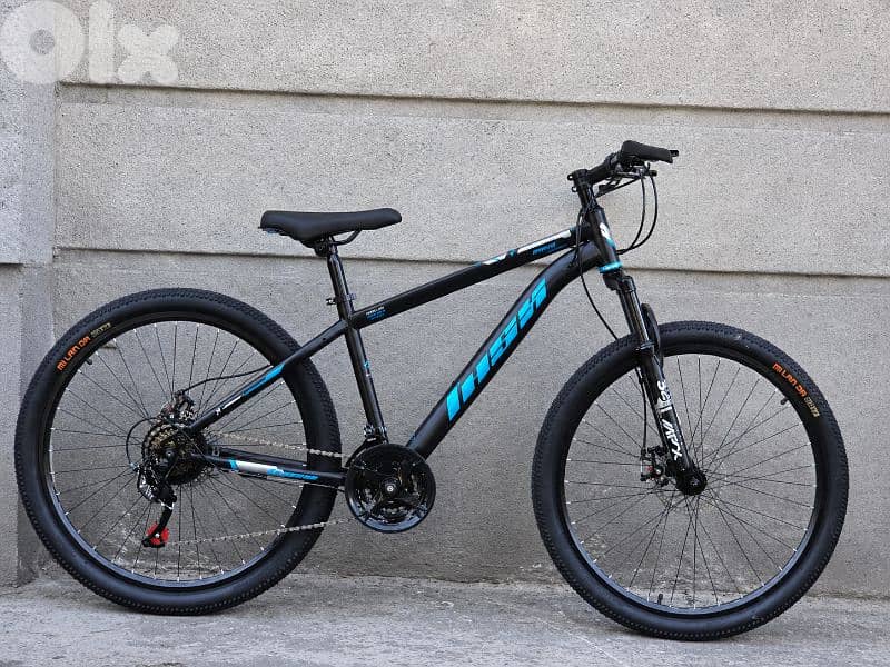 Dynamic Black & Blue Mountain Bike - Size 26! 0