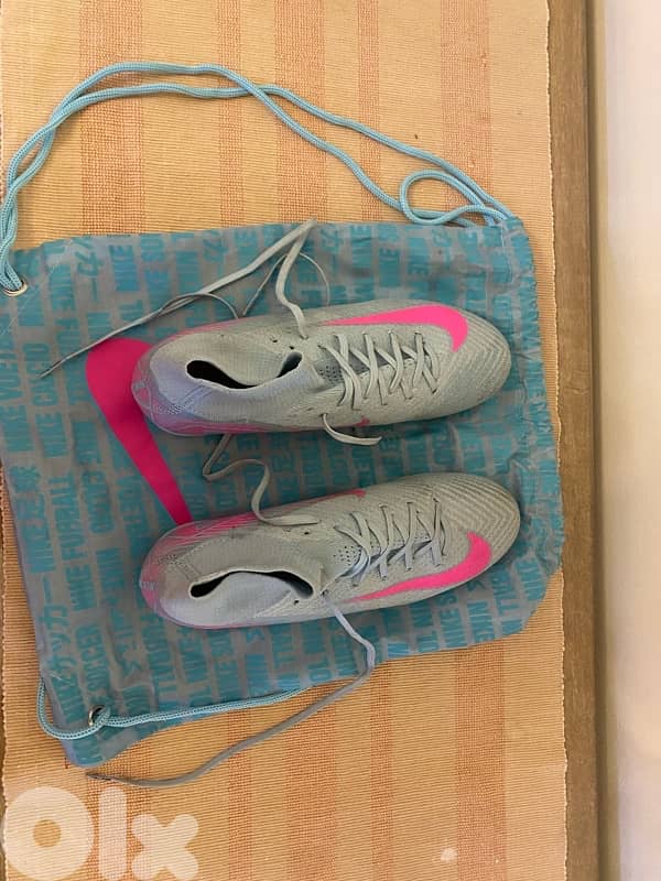 Selling my shoes 0