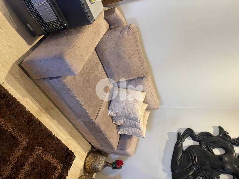 Stylish and comfortable living room set for sale 4