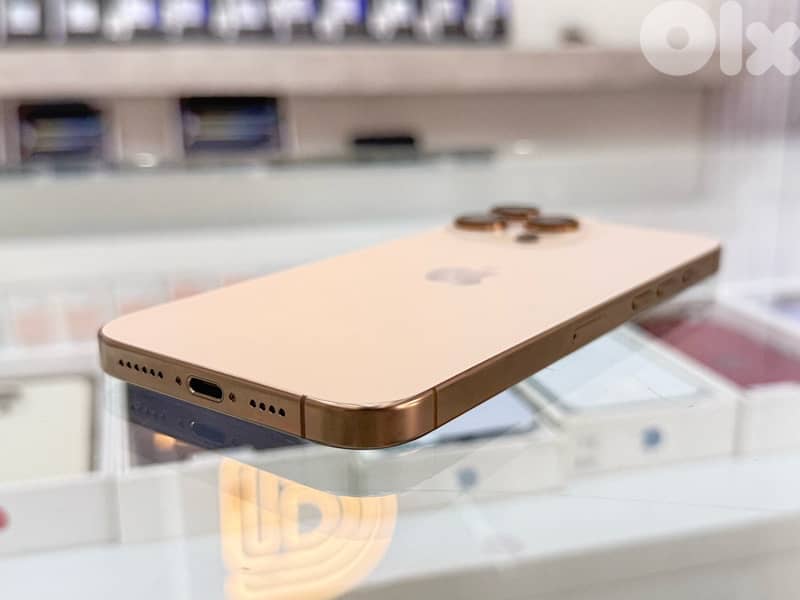 IPhone 16 pro max 1 Tb Like new never repaired in excellent condition 0
