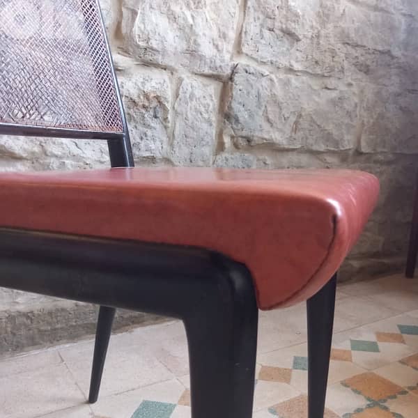 8 chairs 0