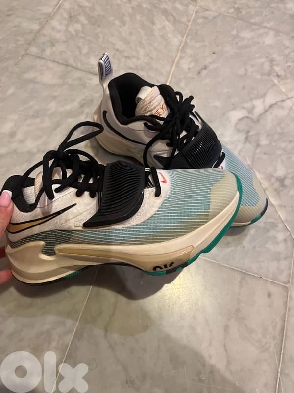 basketball shoes 0