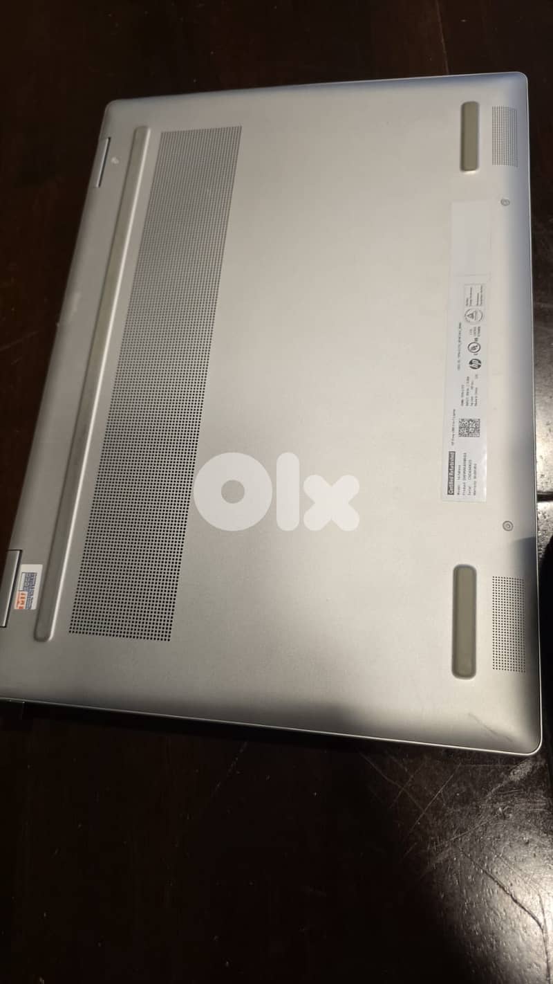 HP ENVY X360 / AMD Ryzen 7 8840HS / Screen 14 OLED Touch & Flip 360 3