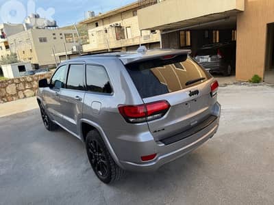 grand cherokee 2018 altitude 4wd