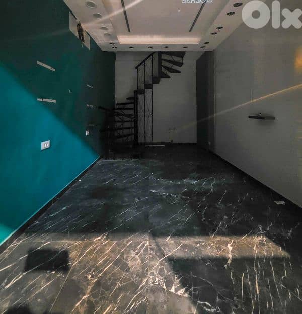 Prime location shop/office in Zalka, Maten 0