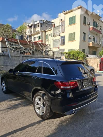 GLC 300 2018 FULL BLACK clean car fax 100%