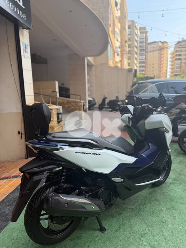 honda New Forza 300 cc 6