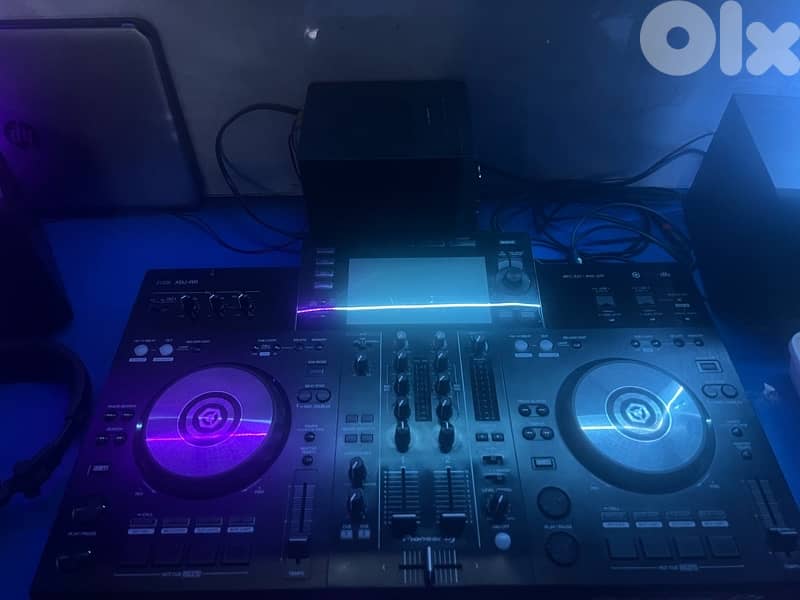 pioneer dj RR almost new condition with speakers and headphones for dj 1