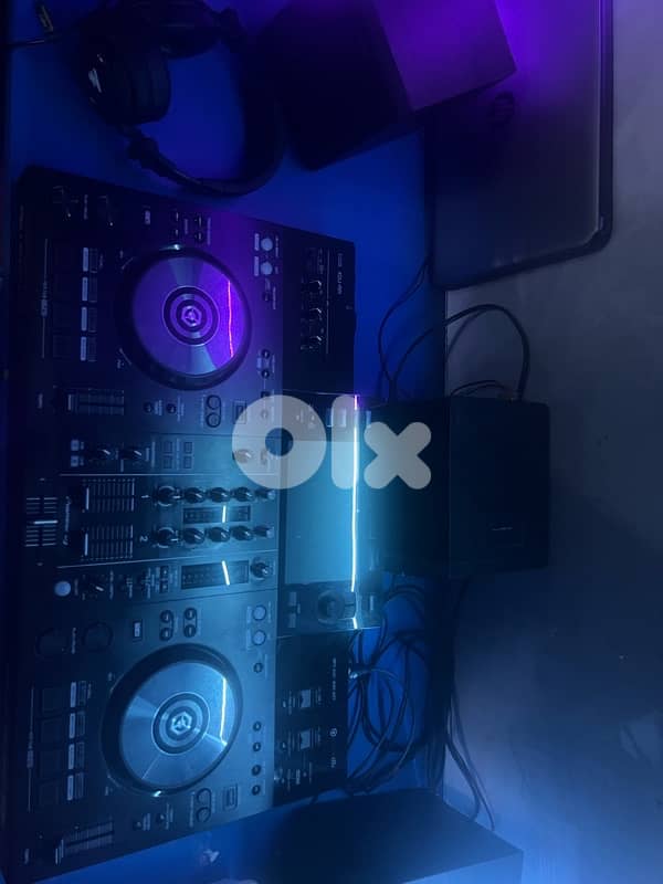 pioneer dj RR almost new condition with speakers and headphones for dj 2