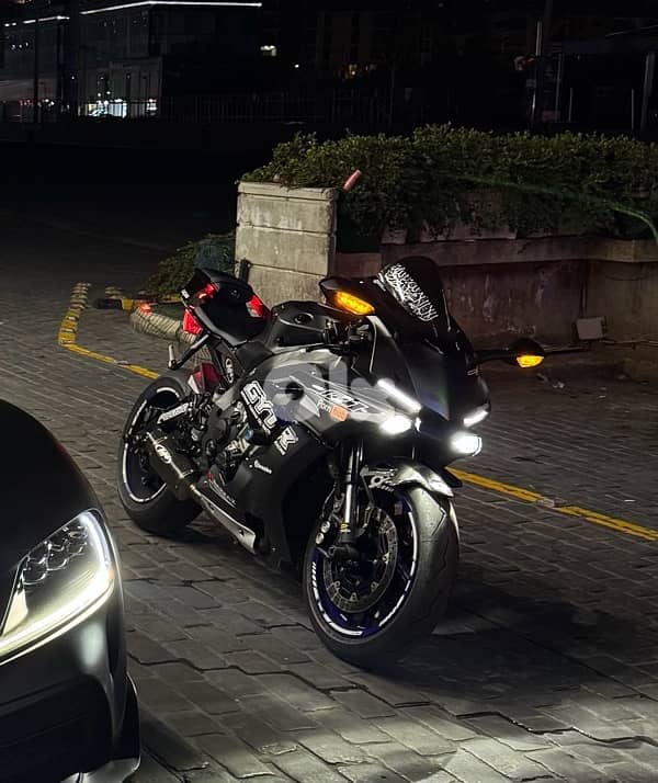 R1 full look M 1