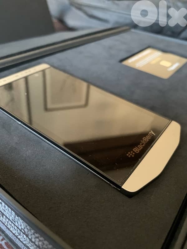 Blackberry Porsche Design 5